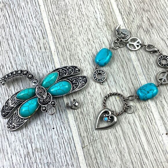 Large Turquoise & silver tone Dragonfly pendant and bangle watch. Lot of 2 - Picture 1 of 10